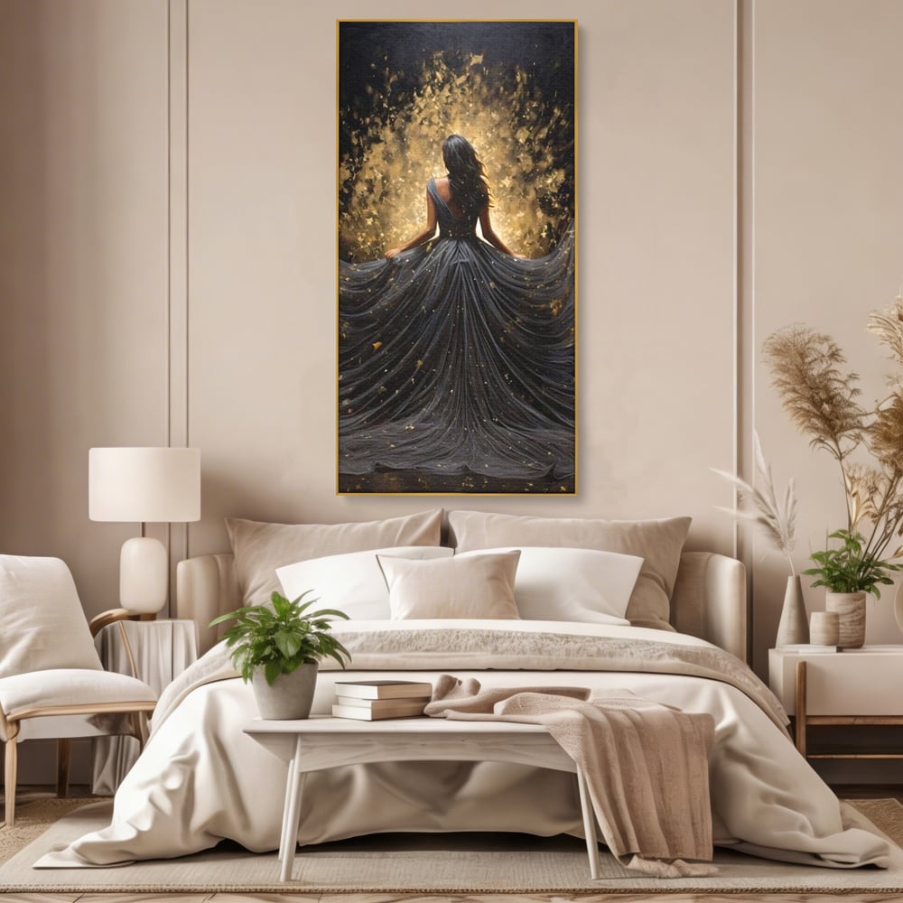 Tablou canvas cu ilustratie digitala cu silueta feminina, in rama de aluminiu auriu, pe perete intr-un dormitor